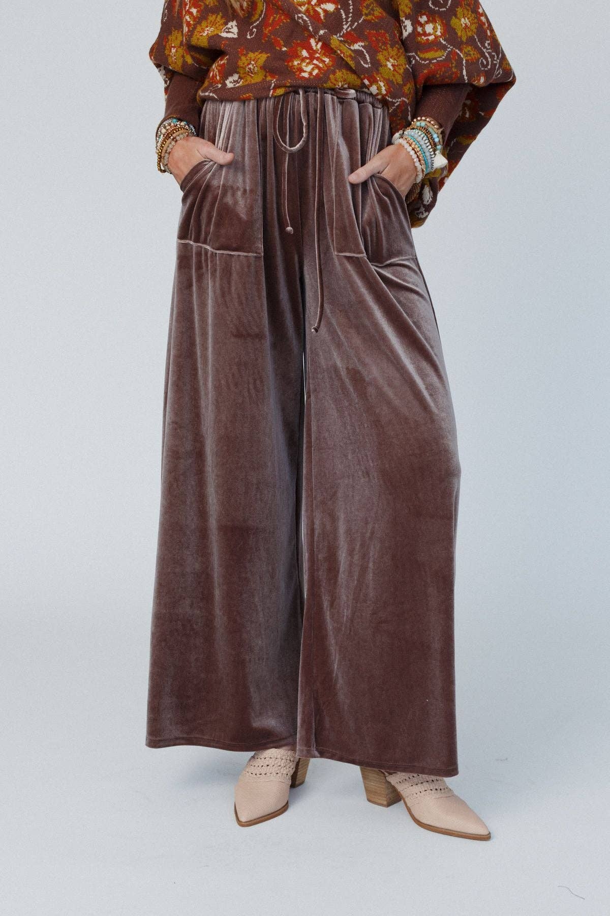 Relaxing Robin Velvet Wide Leg Pant