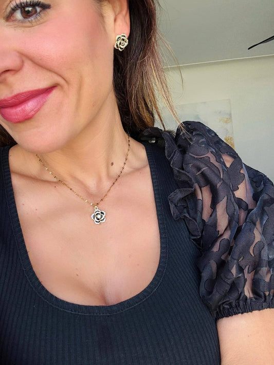Black Camellia necklace in gold