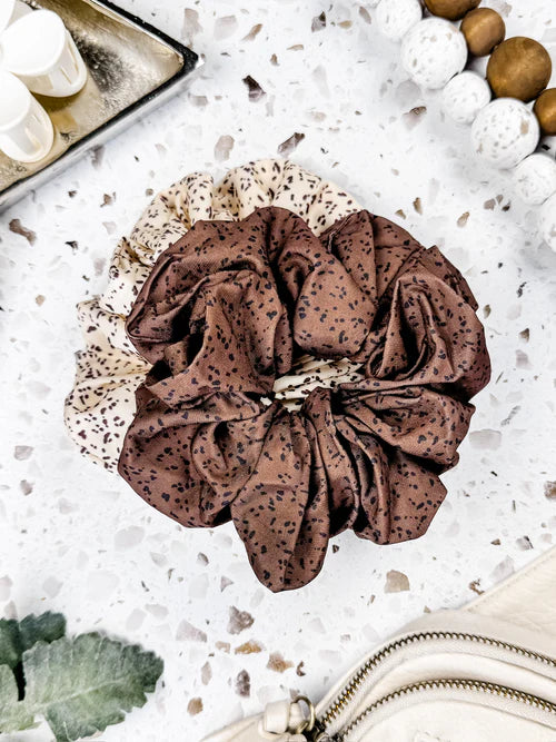 Dashed Duo Scrunchie- Cream/Brown