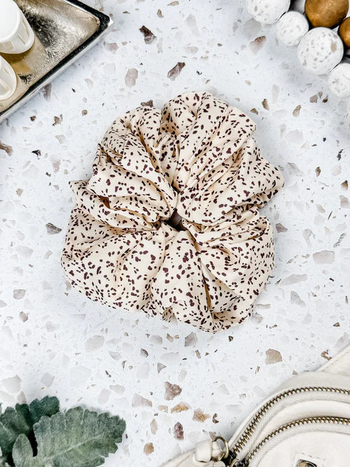Dashed Duo Scrunchie- Cream/Brown