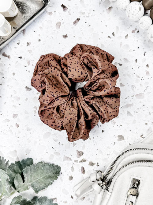 Dashed Duo Scrunchie- Cream/Brown